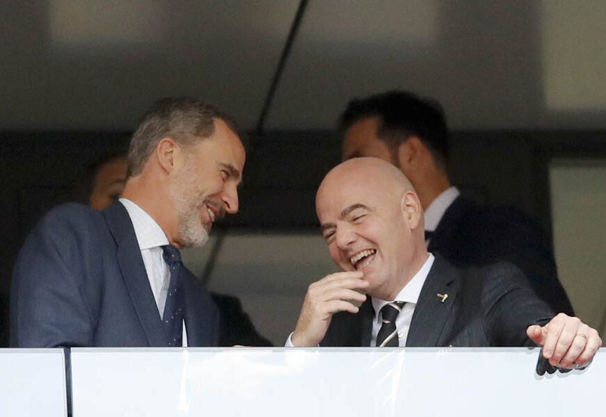 NIJE GA BRIGA ZA INCIDENTE Infantino tražio da se "Superklasiko" igra ZBOG PARA