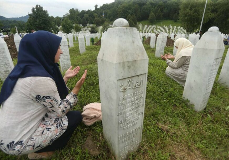 "MEĐUNARODNA ZAJEDNICA JE IZNEVJERILA UBIJENE" Incko, Klinton i princ Čarls o Srebrenici