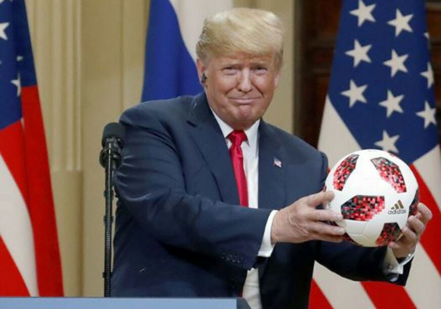 KAKVO DOBACIVANJE Putin poklonio loptu Trampu, Tramp je bacio Melaniji (VIDEO)