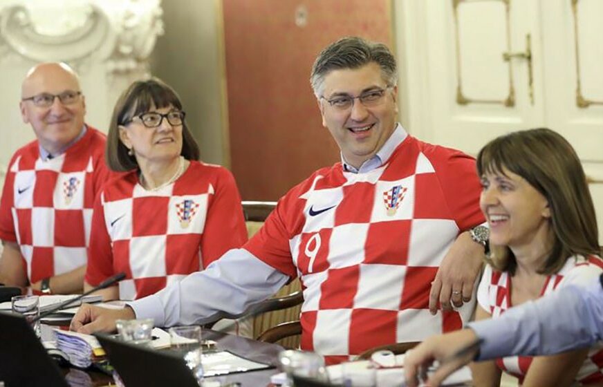 Hrvati bodre reprezentaciju u replikama dresova PROIZVEDENIM U SRBIJI