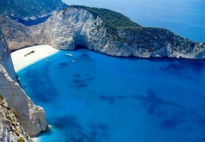 KAO BOMBA USRED SEZONA Jedno od omiljenih ljetovališta u Grčkoj upravo je objavila LOŠE VIJESTI za turiste