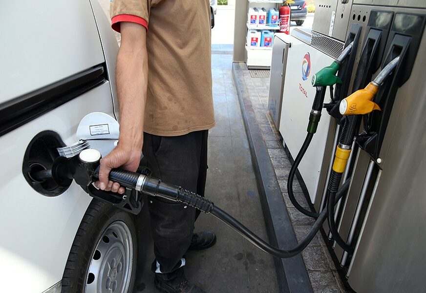 OŠTETIO JE ZA 800 KM Muškarac prevario radnicu na benzinskoj pumpi