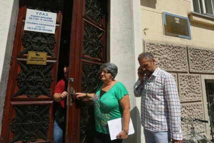 Porodicama poginulih boraca kanalizacija ponovo u podrumu: Stanari boračkih zgrada u Adi traže hitno odgovor