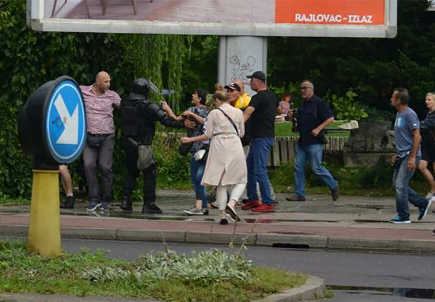 Zbog napada na novinare u Sarajevu privedena još jedna osoba