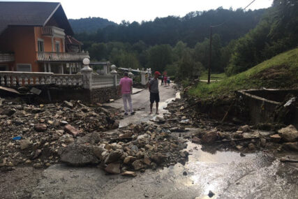 KIŠA, VJETAR I LED NAPRAVILI HAOS U BOSANSKOJ KRUPI Voda ušla u stanove, čupala stabla, uništila usjeve i pokrenula klizišta (FOTO)