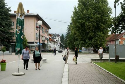 Migranti svakodnevno prolaze kroz Bratunac: U svakoj grupi trećinu čine žene i djeca
