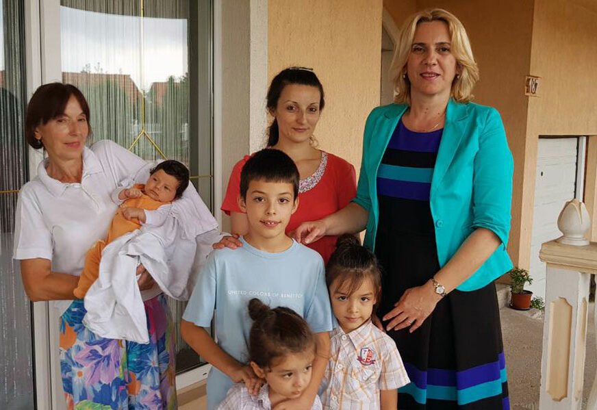 PREMIJERKA POSJETILA MAJKU ČETVORO DJECE Cvijanović: “Zadovoljstvo mi je što sam bila tu”; Gavrić: ”Želim da budem primjer mladim”