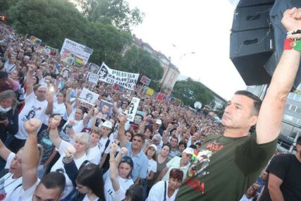 “SVAKU NOĆ LJUBIM TVOJU SLIKU PRED SPAVANJE” Riječi Davidove sestre kojoj je ROĐENDAN mnogima na Trgu Krajine natjerale SUZE NA OČI (FOTO, VIDEO)