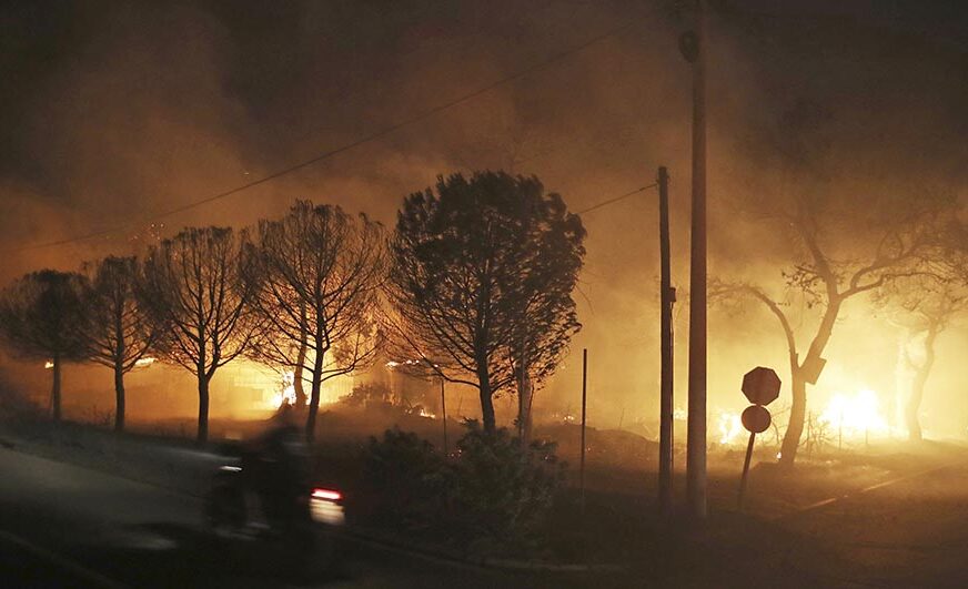 VISOKE TEMPERATURE DONIJELE NEVOLJE Rekordan broj vatrogasaca u borbi protiv požara