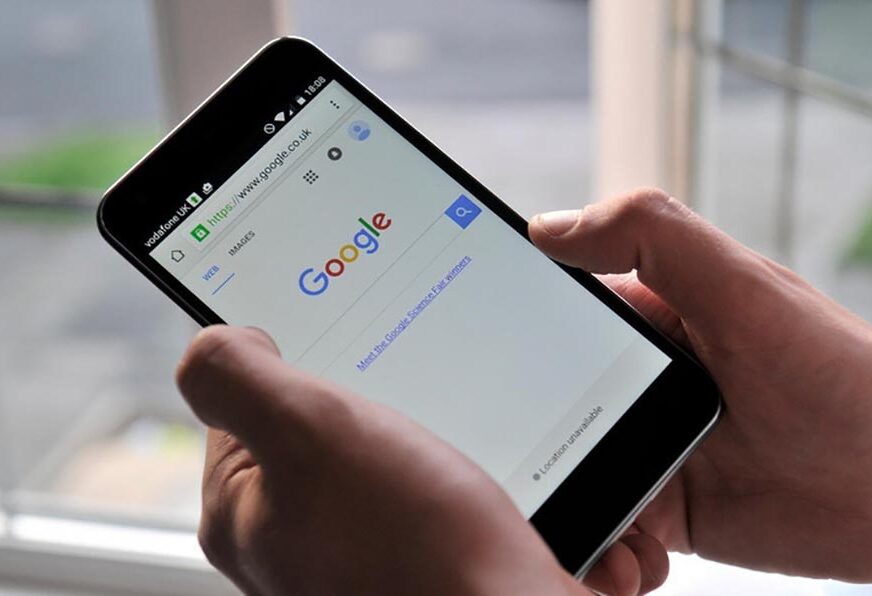 POGODNOSTI ZA KORISNIKE ANDROIDA Gugl nudi izbor od pet pretraživača interneta