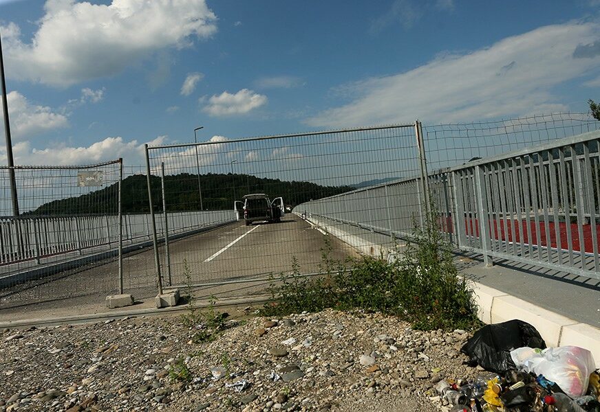 SPAJA BRATUNAC I LJUBOVIJU Most "Bratoljub" trebalo bi da u funkciji bude do kraja juna