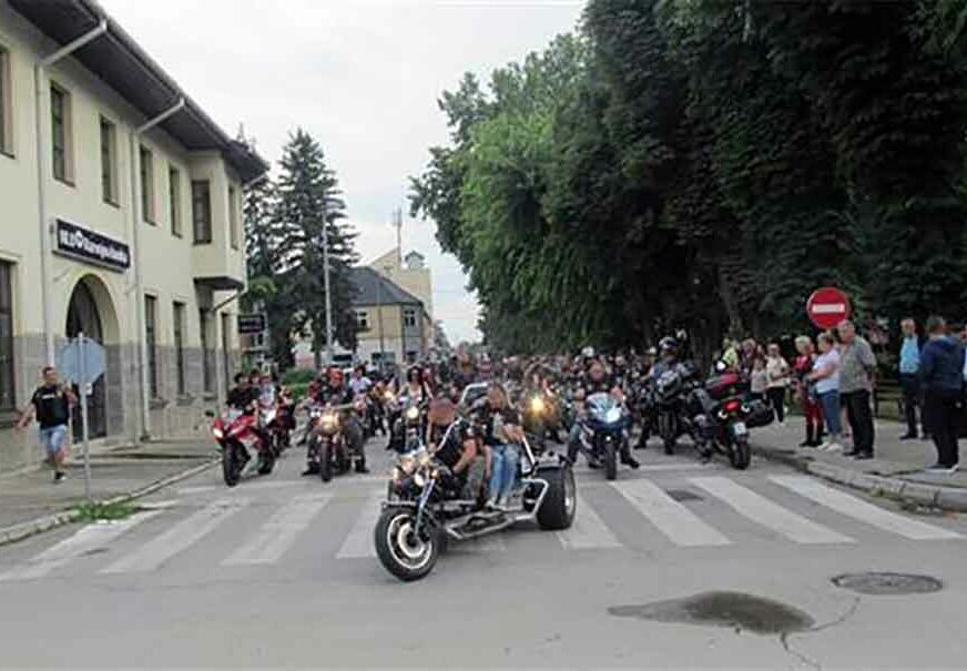 U Šamcu na moto-skupu više od 400 bajkera