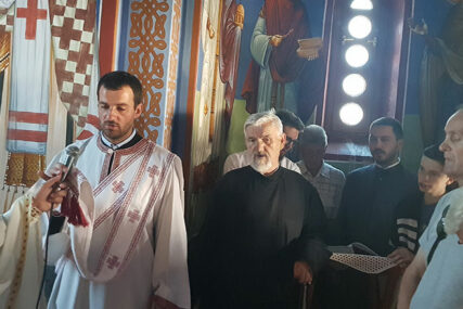 Služena liturgija u Crkvi svetog Vasilija Ostroškog u Nevesinju