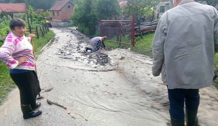 Nevrijeme u Bajinoj Bašti ostavilo katastrofalne posljedice: Srušila se štala i pobila stoku, mnogo odsječenih sela i uništenih puteva