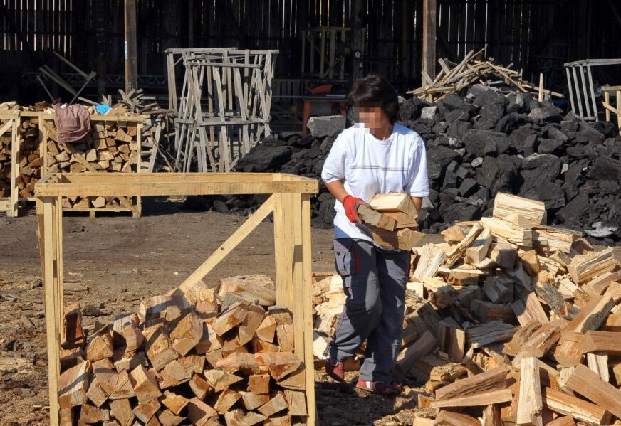 Prve isporuke ogrijeva već stižu: Pola drva kupuju sada, drugu polovinu na jesen
