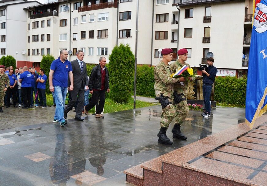 “UDARNA PESNICA VOJSKE RS” Na Palama služen parastos za 30 poginulih pripadnika Jahorinskog odreda