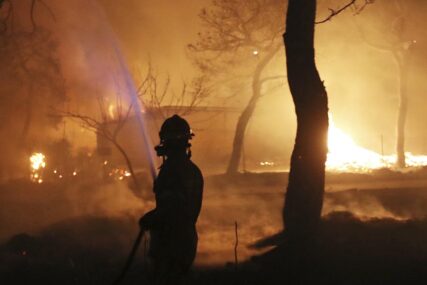GRČKA U PLAMENU Bjesne požari na poluostrvu Atika, naređena evakuacija