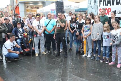 GRAĐANI SE 120. PUT OKUPILI NA TRGU KRAJINE "Postoji snimak da je David kobne noći bio u policiji"