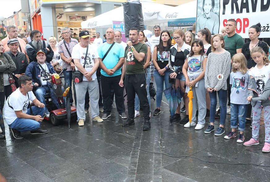 GRAĐANI SE 120. PUT OKUPILI NA TRGU KRAJINE "Postoji snimak da je David kobne noći bio u policiji"