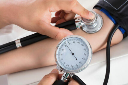 Obično mjerenje krvnog pritiska može da spriječi OPASNE BOLESTI
