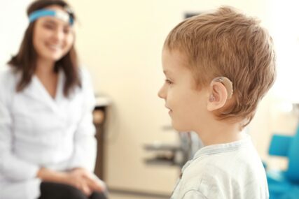 RODITELJI PREPUŠTENI SEBI Za djecu bez sluha NEMA NOVCA za umjetno uho