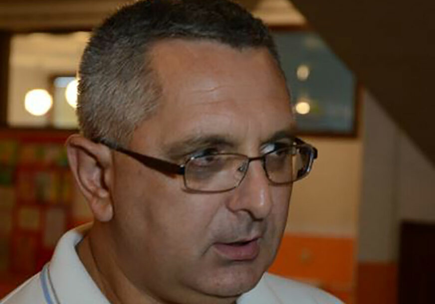 Direktor škole iz Prijedora osumnjičen za ZLOUPOTREBU POLOŽAJA: Sporno osiguranje prosvetara i nabavka drva