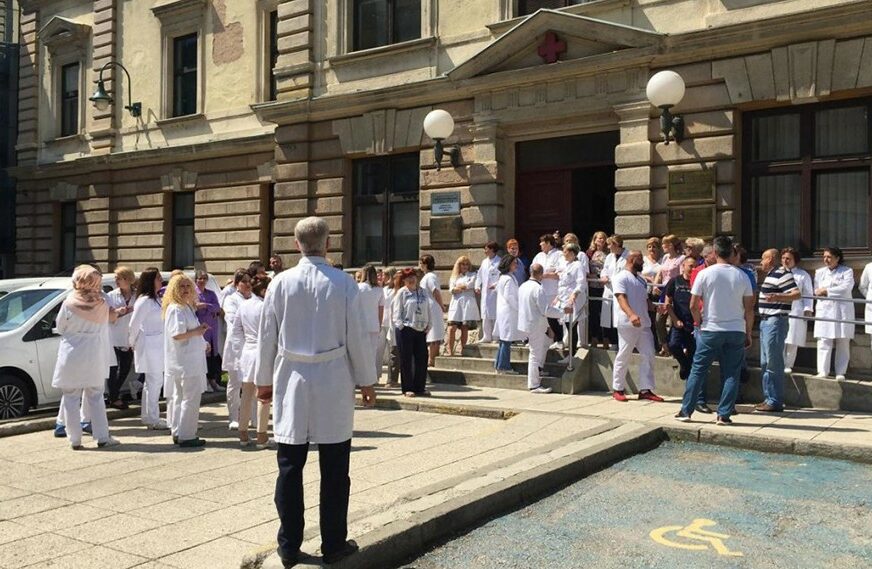 Zdravstveni radnici u Kantonu Sarajevo održali štrajk upozorenja nezadovoljni koeficijentom plata