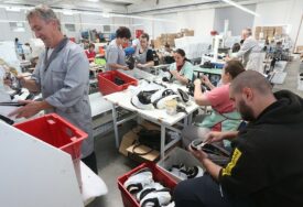 (FOTO) Otpušteno skoro 300 radnika: Kriza u industriji tekstila i obuće u Srpskoj uzima danak