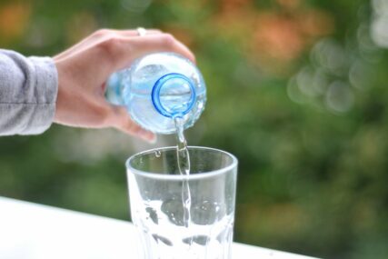 Nutricionistkinja otkriva: Koliko bismo vode stvarno trebali piti dnevno, zavisi i od načina života