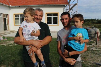 Poslije devet godina opet se čuje ŠKOLSKO ZVONO: Radost u Jazovcu kod Gradiške zbog obnovljene škole