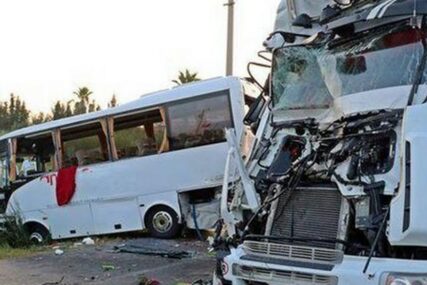 KAMION UDARIO U AUTOBUS Stravična nesreća u Antaliji, povrijeđeni ruski turisti