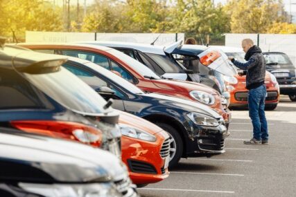 DNEVNO PRODAJU DESETINE VOZILA Auto-placevi postaju jedan od NAJBOLJIH BIZNISA u Banjaluci