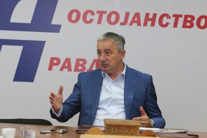 "Zveckanje tuđim oružjem" Borenović žestoko opleo po Izetbegoviću i komentarisao njegove izjave o Dodiku