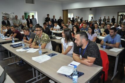OKUPILO SE VIŠE OD 300 UČESNIKA Počela ljetnja policijska škola u Brčkom, peta po redu
