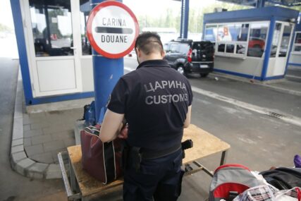 Na graničnom prelazu zaplijenjeno 70.000 evra, otkriveni u automobili ruskih registarskih oznaka