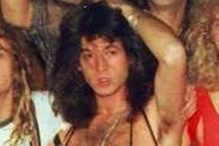 Osamdesetih godina prošlog vijeka nosio je HELANKE I TRIKOE, a danas ŽENE lude za njim (FOTO)