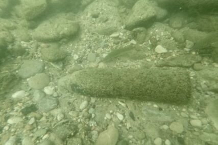 ISPOD ZIDINA KASTELA U Vrbasu kod Gradskog mosta ronioci pronašli GRANATU