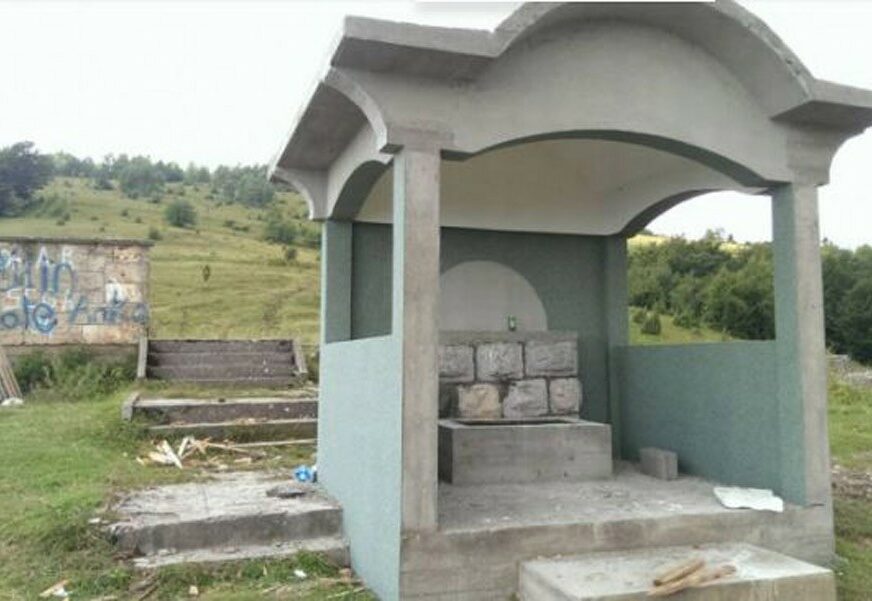 Goražde: Oskrnavljen partizanski spomenik na Hranjenu