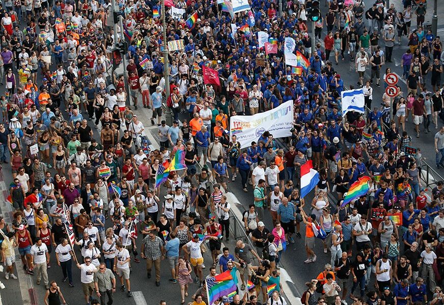 Na gej paradi u Jerusalimu okupilo se 15.000 učesnika