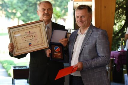 NESVAKIDAŠNJE PRIZNANJE Fond PIO zahvalio osiguraniku što NE IDE U PENZIJU