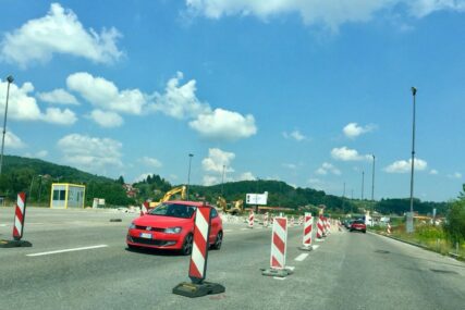 Srušene ČUVENE NAPLATNE KUĆICE u Glamočanima