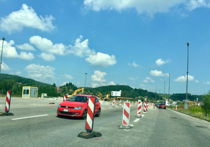 Srušene ČUVENE NAPLATNE KUĆICE u Glamočanima