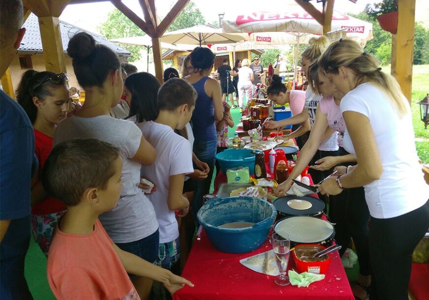 DAN ZA UŽIVANJE Posjetioci na Sutjesci uživali u "Palačinkijadi"