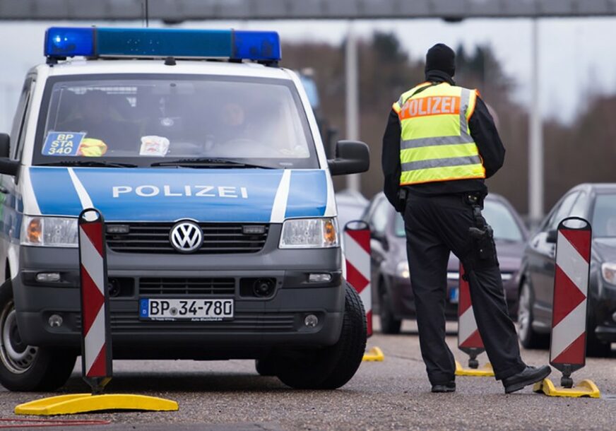 HIT Pijana žena u Njemačkoj automobilom se zabila u plakat protiv vožnje u alkoholisanom stanju