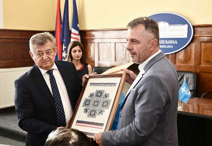 Radojičić u Bijeljini: Za Srpsku važno da dva grada pokazuju saradnju