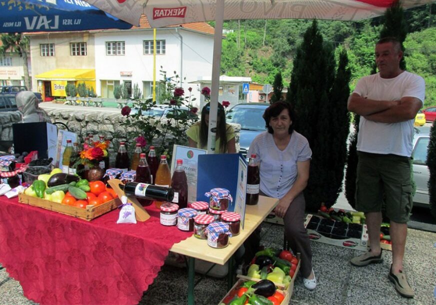 U Srebrenici otvorena izložba domaćih proizvoda
