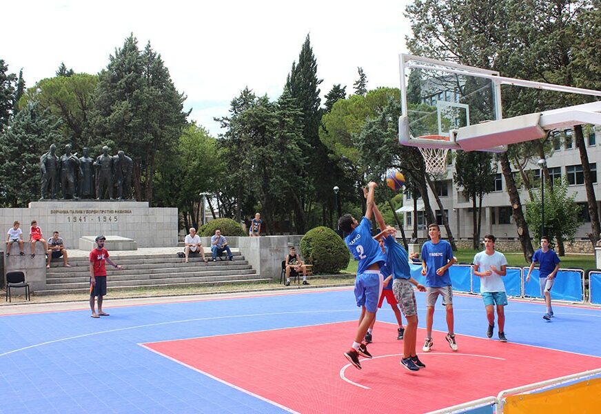 Basket turnir u gradskom parku privukao Trebinjce i turiste