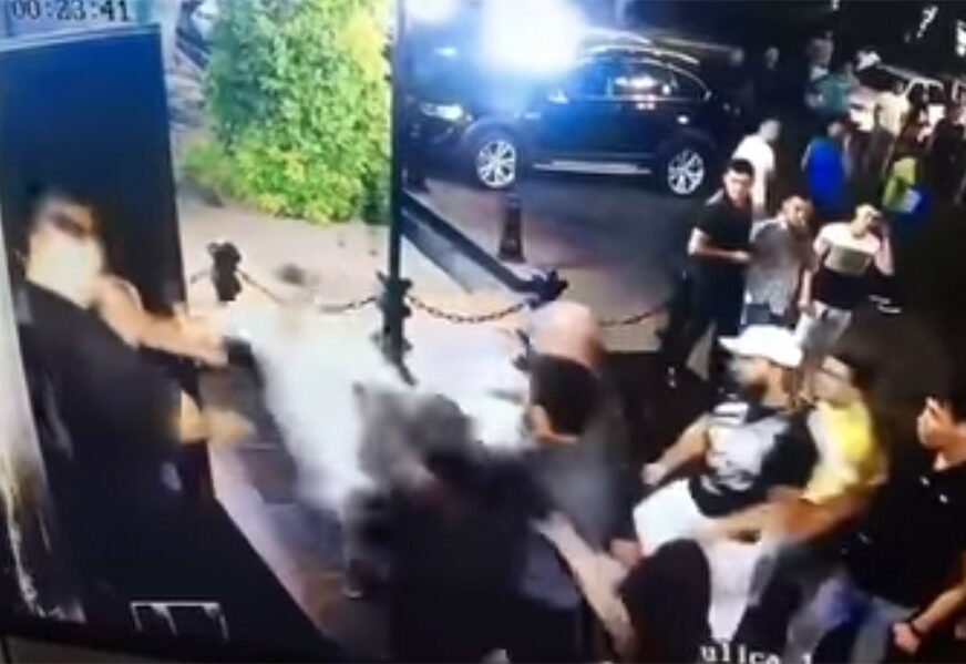 MMA borac pokušao da uđe u noćni klub sa nožem, preminuo nakon brutalne tuče (VIDEO)