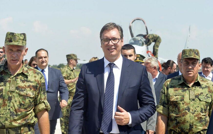 Vučić: Država razmatra uvođenje obaveznog vojnog roka
