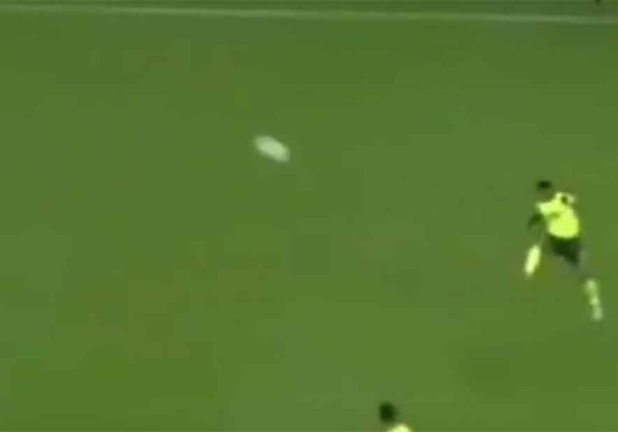 SPEKTAKULARAN AUTOGOL Matirao svog golmana sa više od 40 metara (VIDEO)